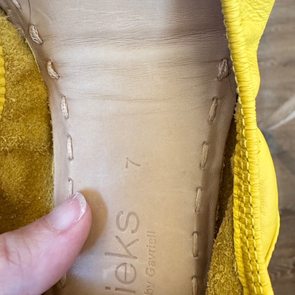 Tieks - Yellow / Size 7 / NO box or flower - Picture 3 of 3